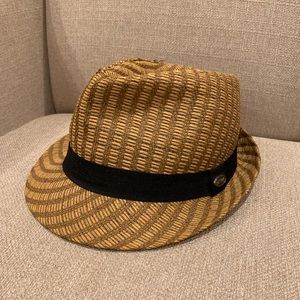 Classic straw Fedora hat